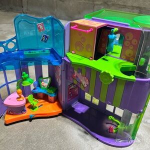 Polly Pocket LOT. Mini Mall Cafe, Piñata, Backpack & Magnetic Polly Pocket